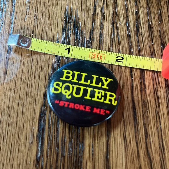 BillySquier “STROKE ME” button badge pin vintage 1981 the stroke album promo - Picture 4 of 8